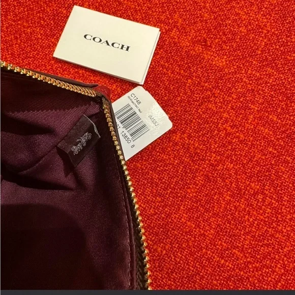 ❤️❤️❤️Authentic Coach large wallet/wristlet only /gold tone hardware ❤️❤️❤️ - Picture 2 of 7